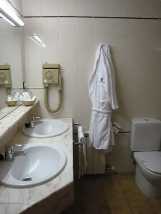 Üç Kişilik Oda