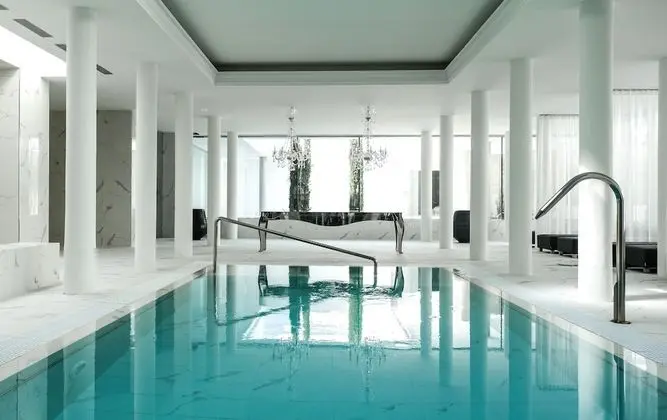 Tek Büyük Yataklı Oda (with Spa Access)
