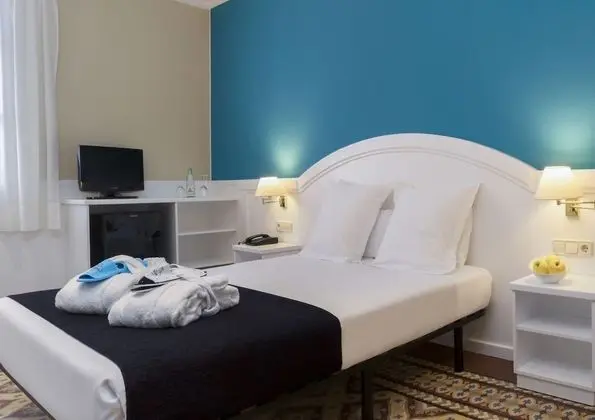 Tek Büyük veya İki Ayrı Yataklı Oda (Interior)