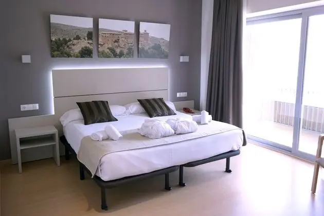 Standard Tek Büyük veya İki Ayrı Yataklı Oda