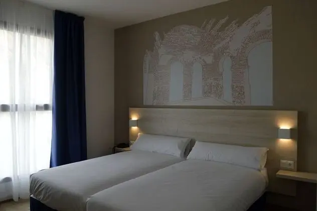 Standard Tek Büyük veya İki Ayrı Yataklı Oda