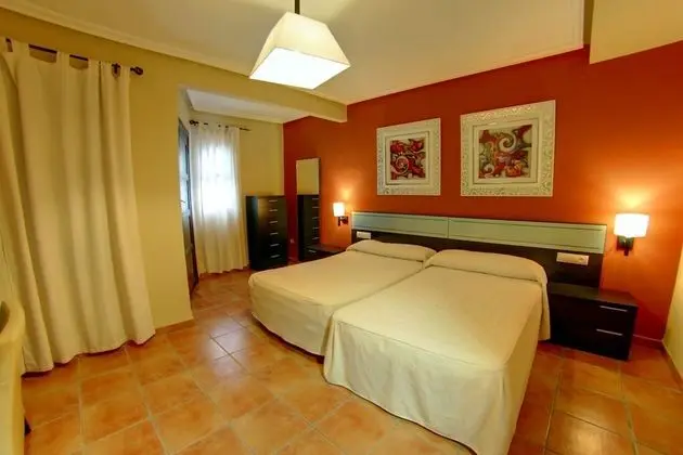 Family Tek Büyük Yataklı Oda