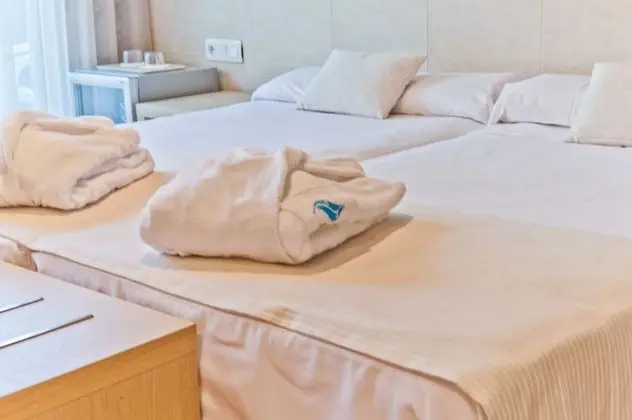 Büyük Yataklı Tek Kişilik Oda