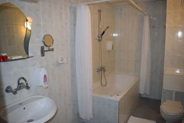 Tek Büyük Yataklı Oda