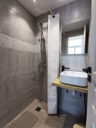 Single Bed in 4-Bed Ensuite Mixed Dormitory