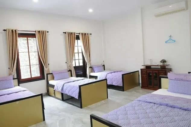 Bed in 6-Beds Dormitory Room with Balcony (304)