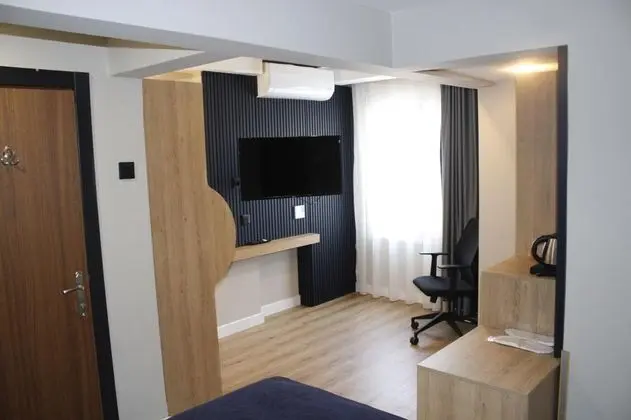 Tek Kişilik, Şehir Manzaralı