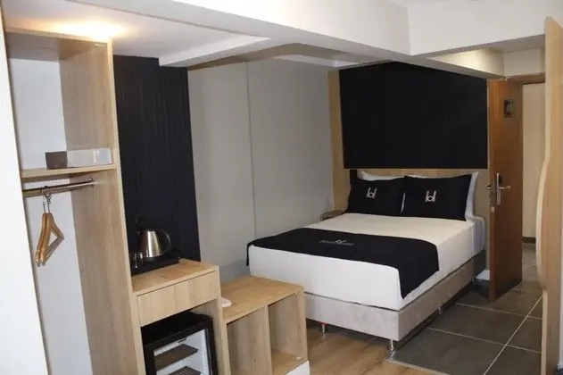 Tek Kişilik, Şehir Manzaralı