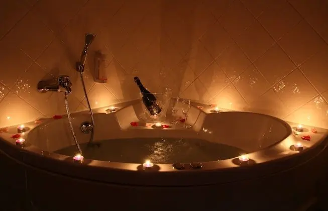 Romantic Tek Büyük Yataklı Oda