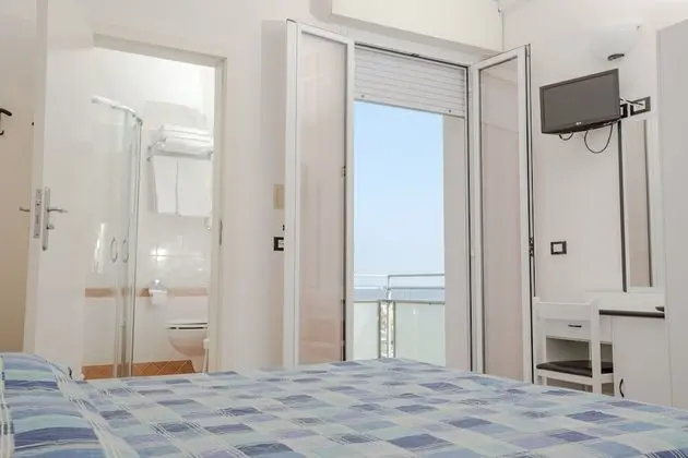 Tek Büyük veya İki Ayrı Yataklı Oda, Deniz Manzaralı