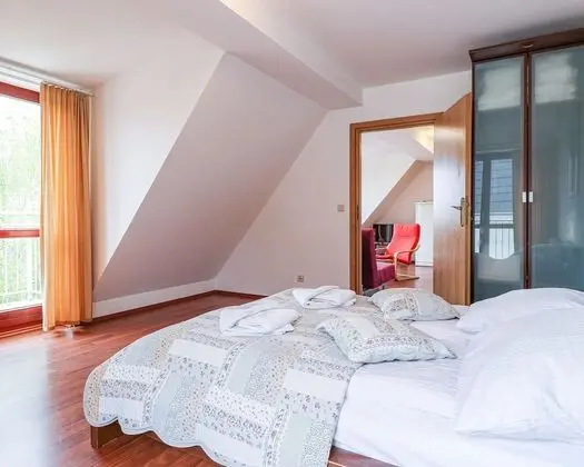Apartment, Multiple Beds