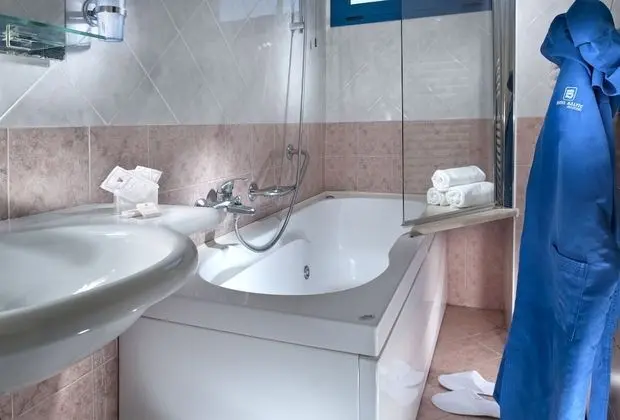 Deluxe Dört Kişilik Oda, Deniz Manzaralı