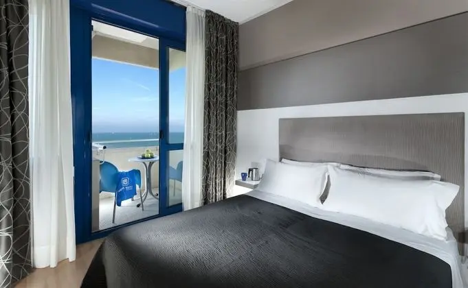 Deluxe Üç Kişilik Oda, Deniz Manzaralı