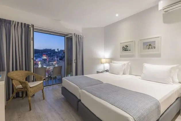Tek Büyük veya İki Ayrı Yataklı Oda, Balkon