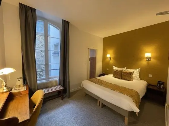 Tek Büyük Yataklı Oda, 1 Çift Kişilik Yatak