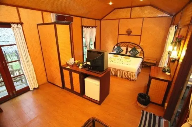 Deluxe Tropical Room with Garden View