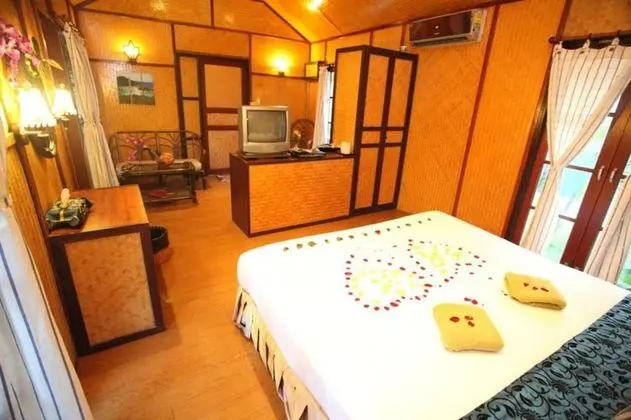 Deluxe Tropical Room with Garden View