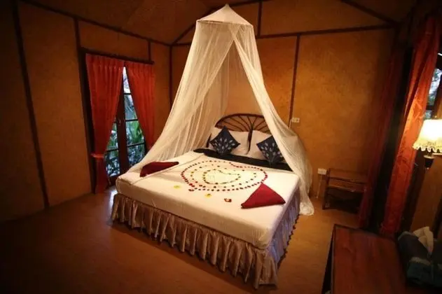Deluxe Tropical Room with Garden View