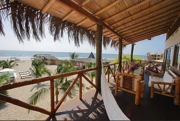 Tek Büyük veya İki Ayrı Yataklı Oda, Plaj Manzaralı