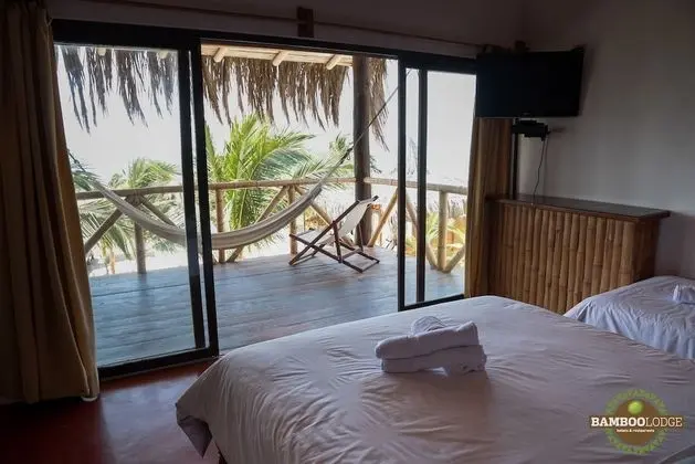 Tek Büyük veya İki Ayrı Yataklı Oda, Plaj Manzaralı