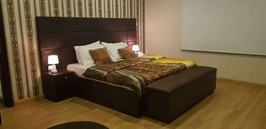 Classic Tek Büyük Yataklı Oda