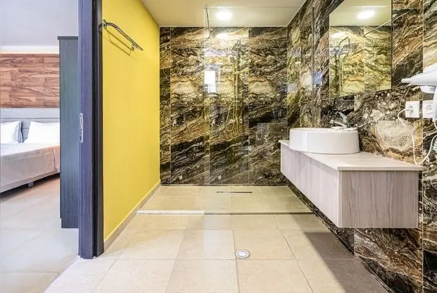 Deluxe Üç Kişilik Oda