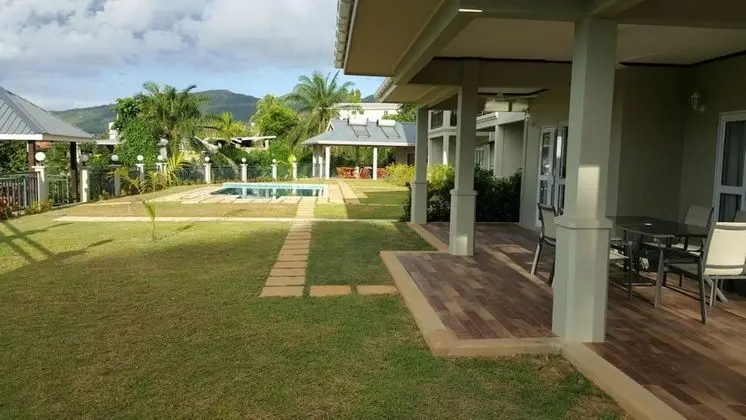 Villa, Havuz Manzaralı