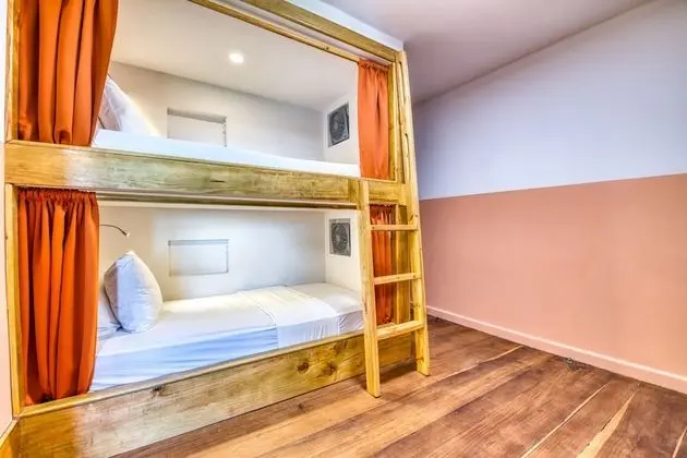 Pod in 4-Pod Shared Room