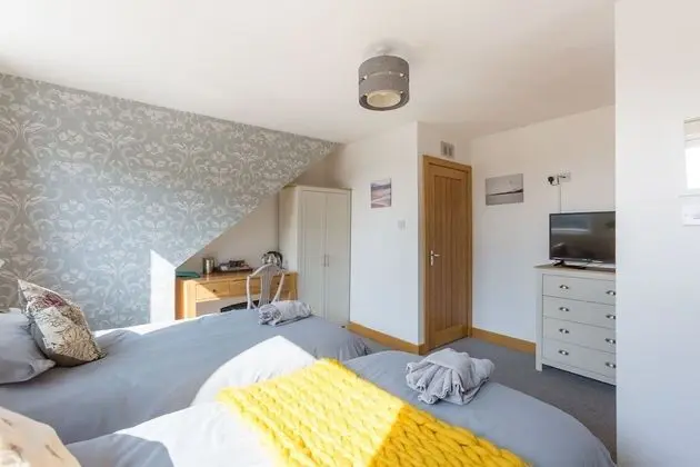 Superior Tek Büyük veya İki Ayrı Yataklı Oda, Banyolu/Duşlu, Liman Manzaralı (Harbour View Room)