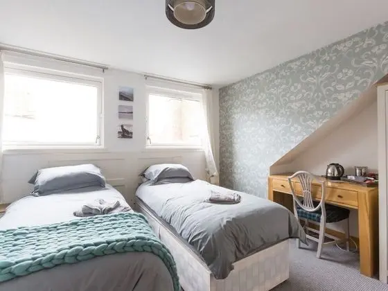Superior Tek Büyük veya İki Ayrı Yataklı Oda, Banyolu/Duşlu, Liman Manzaralı (Harbour View Room)