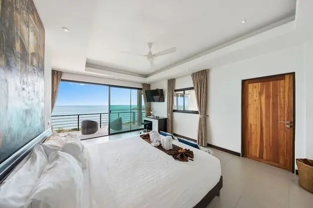 4 Bedrooms Villa