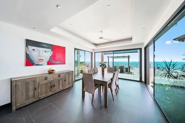 4 Bedrooms Villa