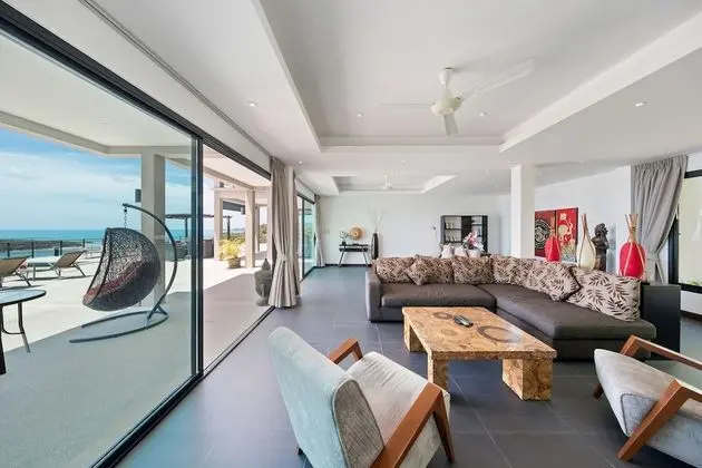4 Bedrooms Villa
