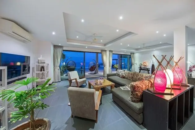 4 Bedrooms Villa