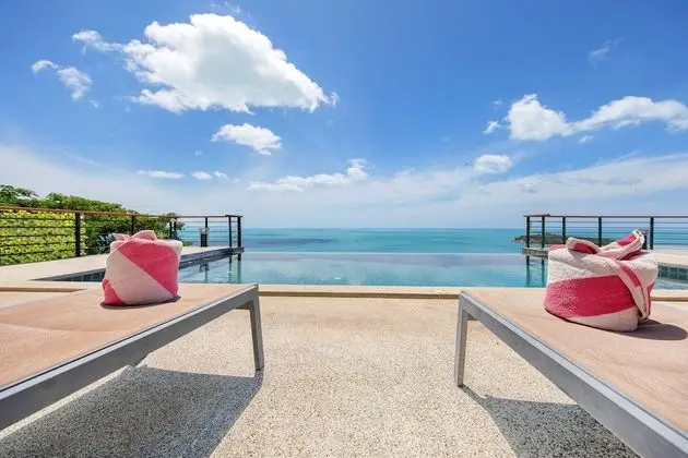 4 Bedrooms Villa