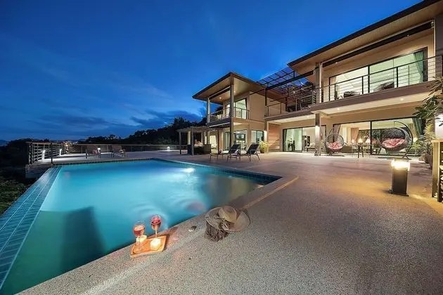4 Bedrooms Villa