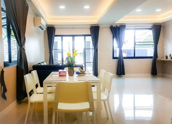 4 Bedrooms House