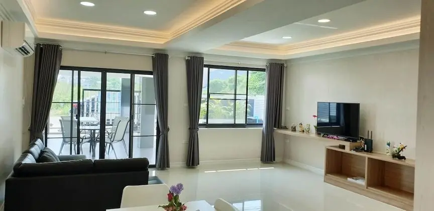 4 Bedrooms House