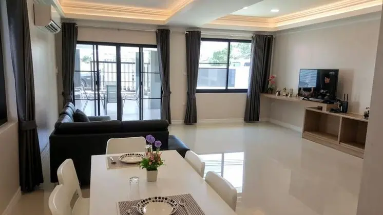 4 Bedrooms House