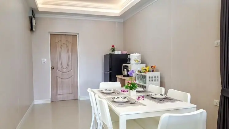 4 Bedrooms House