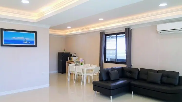 4 Bedrooms House