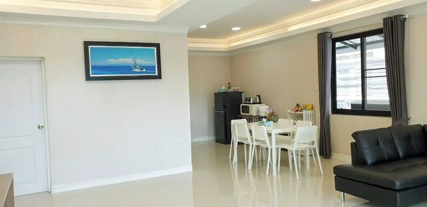 4 Bedrooms House