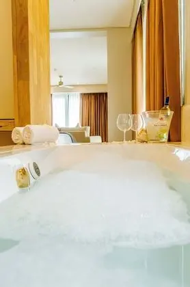 Süit (Room)