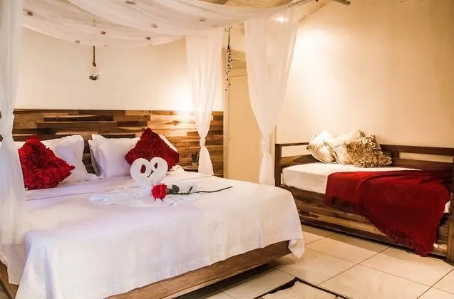 Bungalov, Havuz Kenarı (Lula)