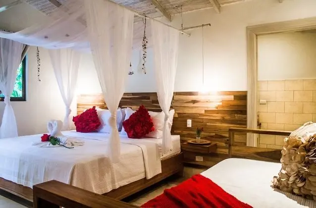 Bungalov, Havuz Kenarı (Lula)