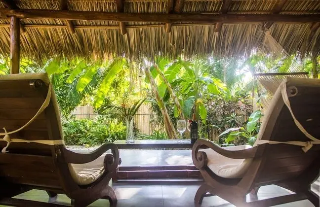 Bungalov, Havuz Kenarı (Lula)