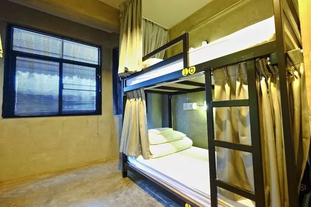 6-Bed Family Room with Shared Bathroom