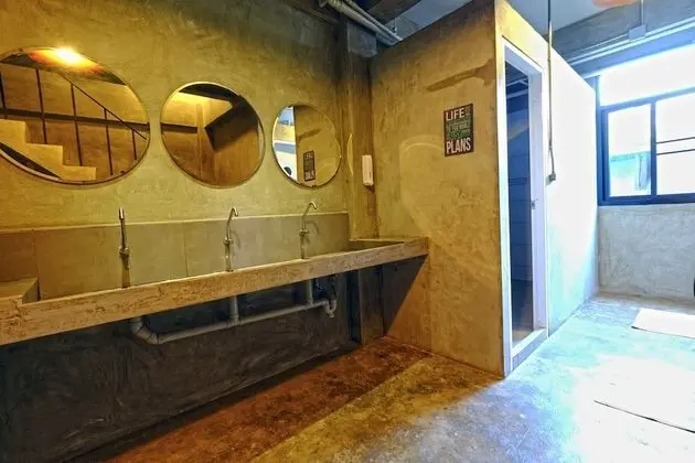 6-Bed Family Room with Shared Bathroom