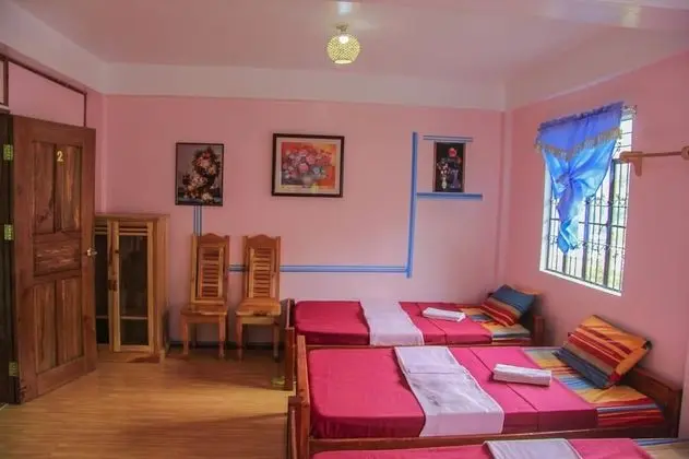 Family Oda, Ortak Banyo (4 Single Beds)