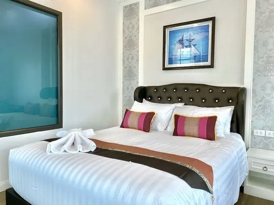 Superior Queen Room with Pool View